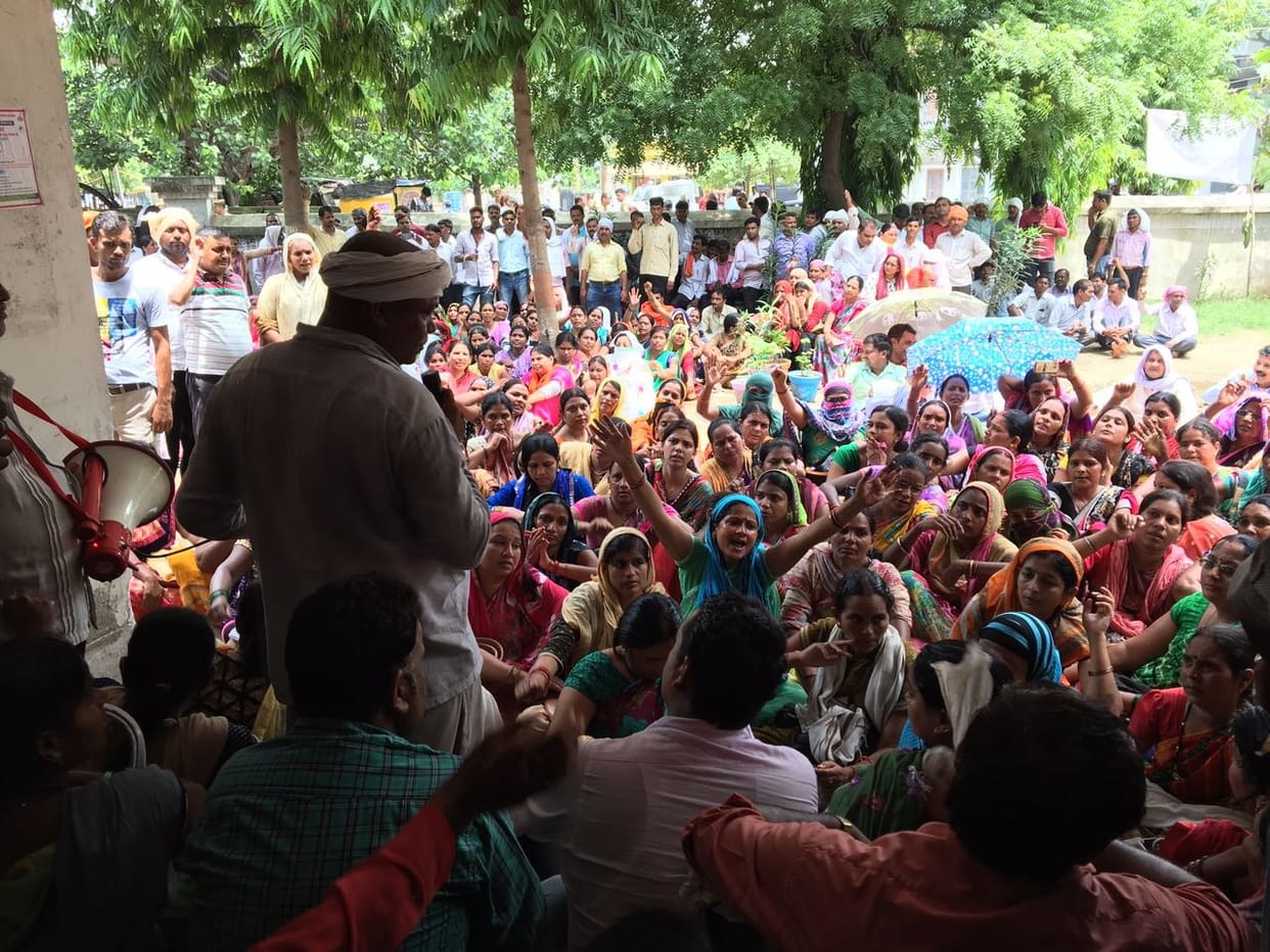 Shiksha Mitra demonstrations on fourth day in UP