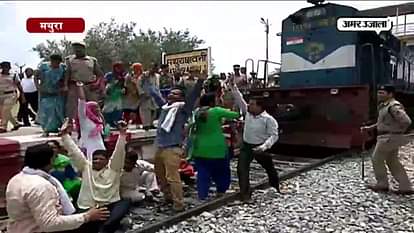 Shiksha mitra violent protest in many districts of uttar Pradesh on sc verdict