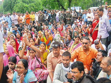 Education students have made highway, MP's residence circle