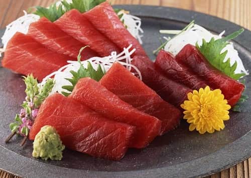 hundreds of tapeworms found inside man body fond of   eating raw fish