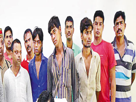Four including three thieves were arrested by the police