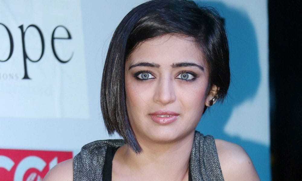 Kamal Haasan Daughter Akshara Haasan Did Not Change Her Religion Clarifies On Twiiter