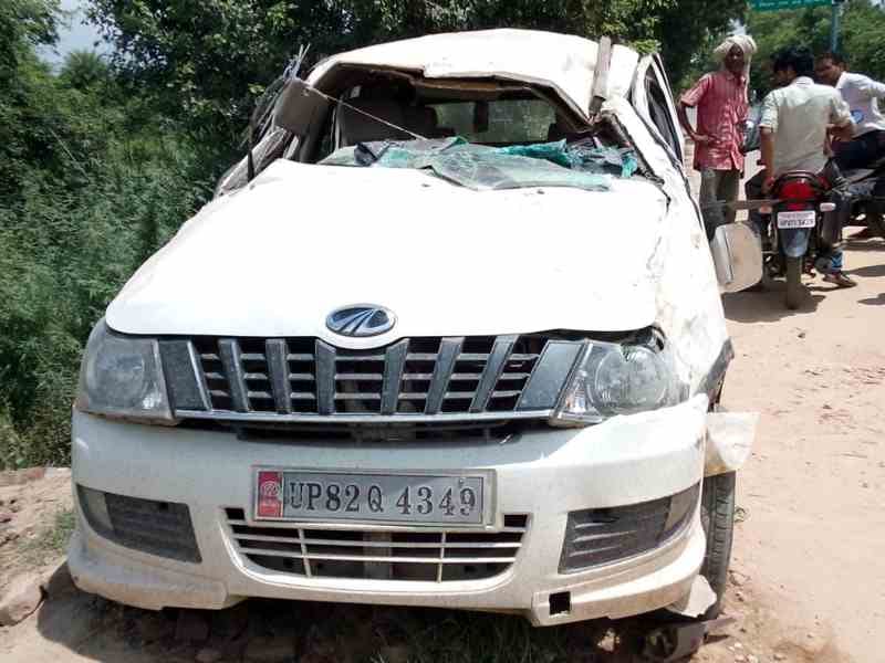 two died after car accident in kasganj