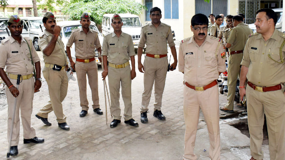 two vehicles of sp hardoi Invoice Cut by policeman 