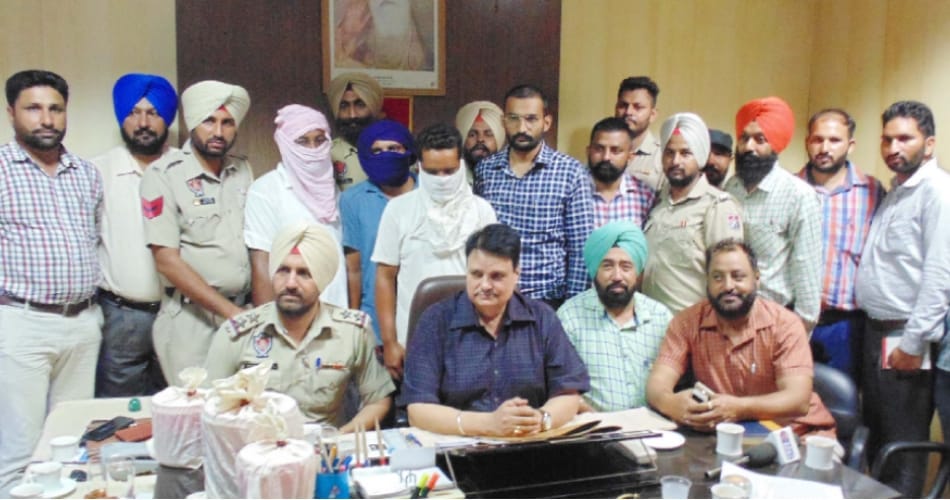 drug smuggling at punjab, firozpur three boys arrested with drugs