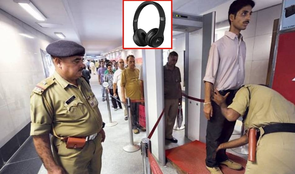 no entry for those in delhi metro stations who put headphone while entering