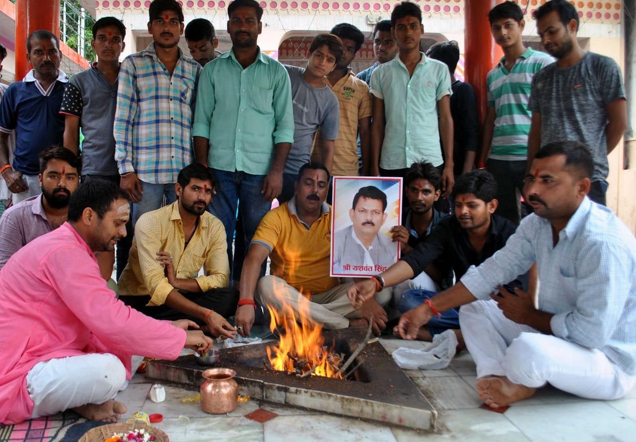 MLC Yashwant says Akhilesh, standing with China, resigns