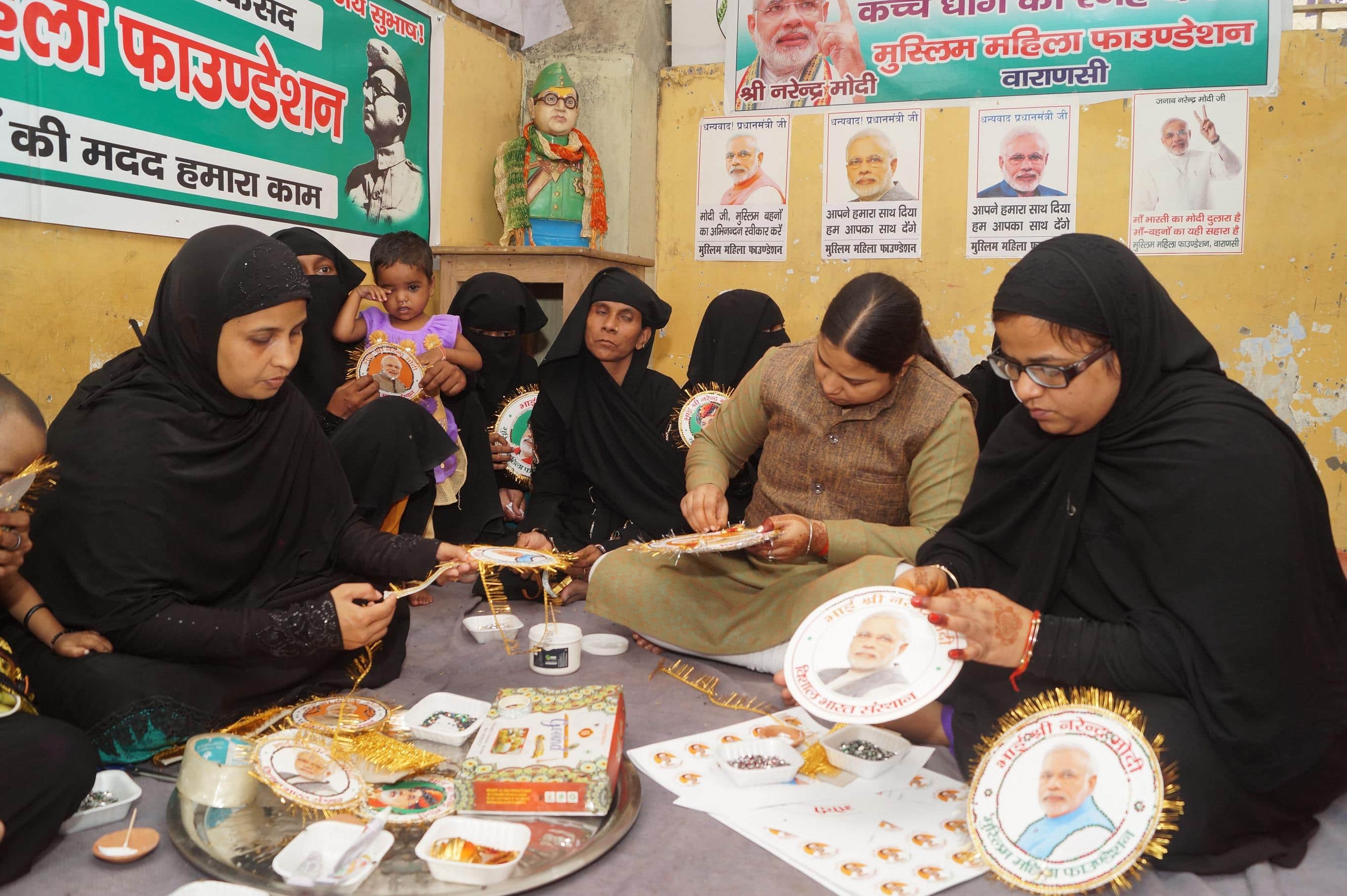 Muslim women made Modi Rakhi in Varanasi for their PM 