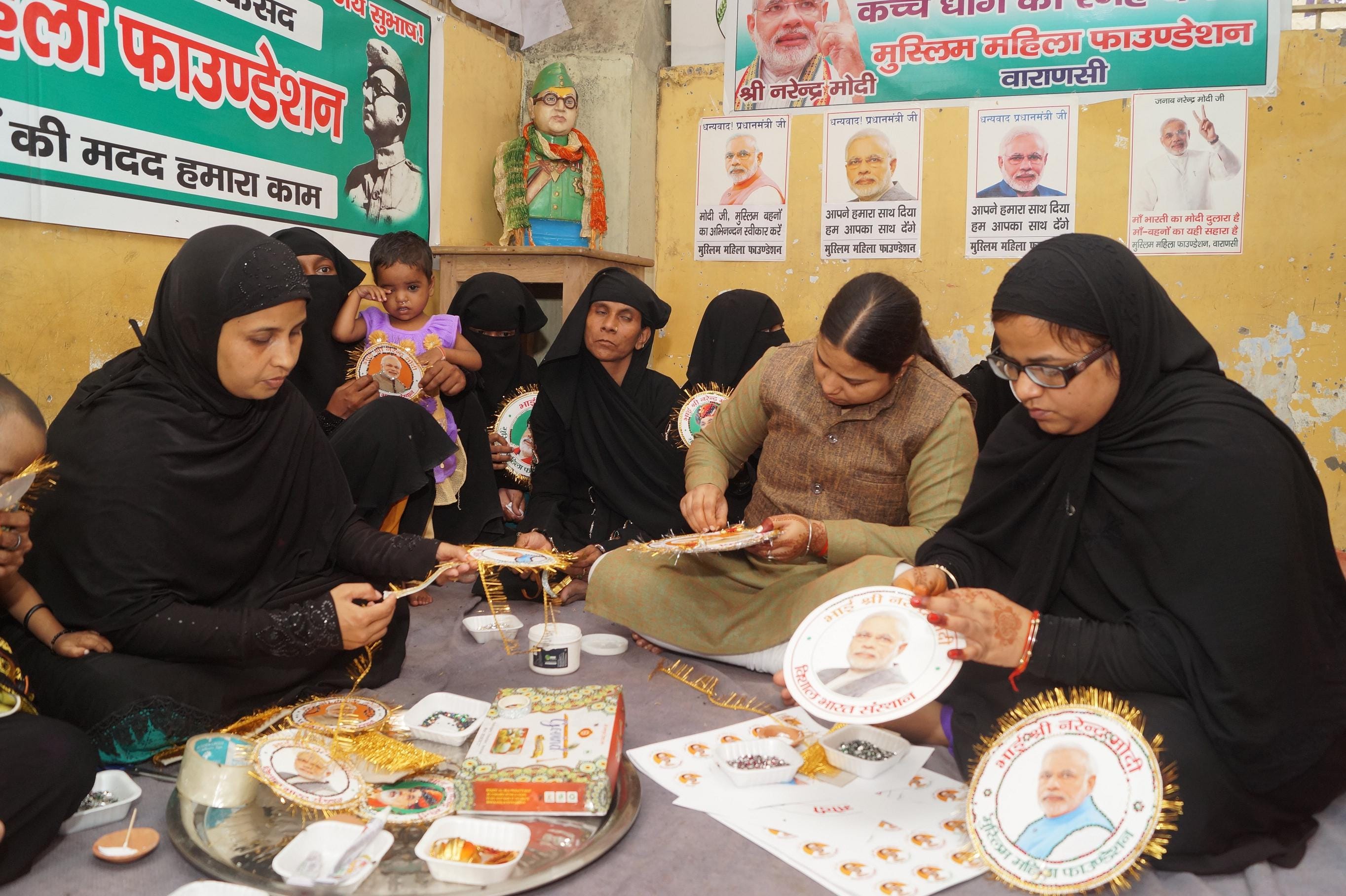 Muslim women made Modi Rakhi in Varanasi for their PM 