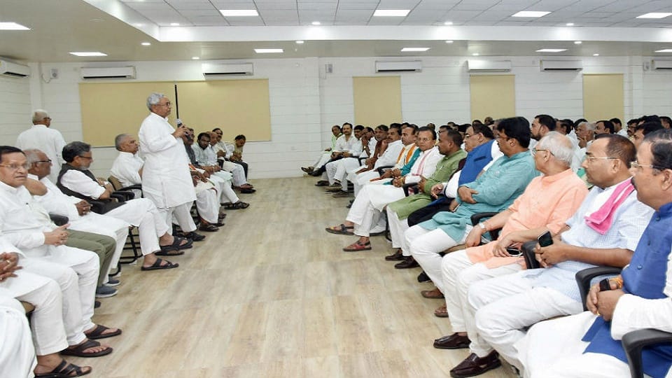 Nitish cabinet upholds upper cast ministers in bihar