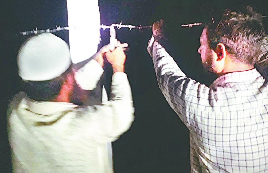 पानी के बाद 20 उद्योगों की बिजली कटी