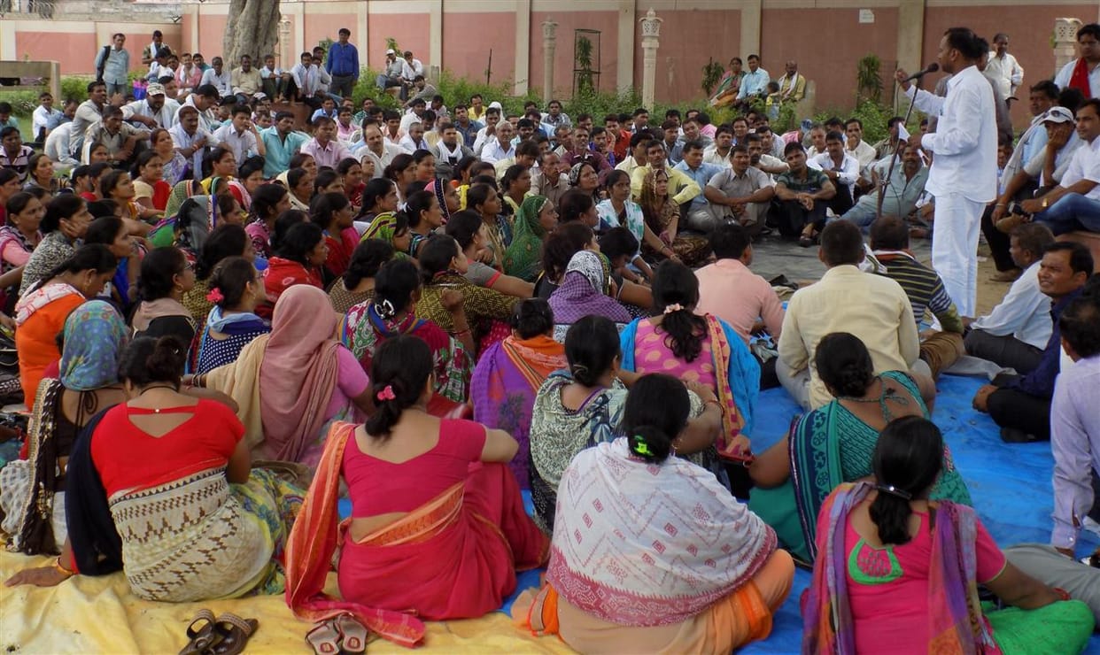 Continuing the protest in the municipality, locks in schools