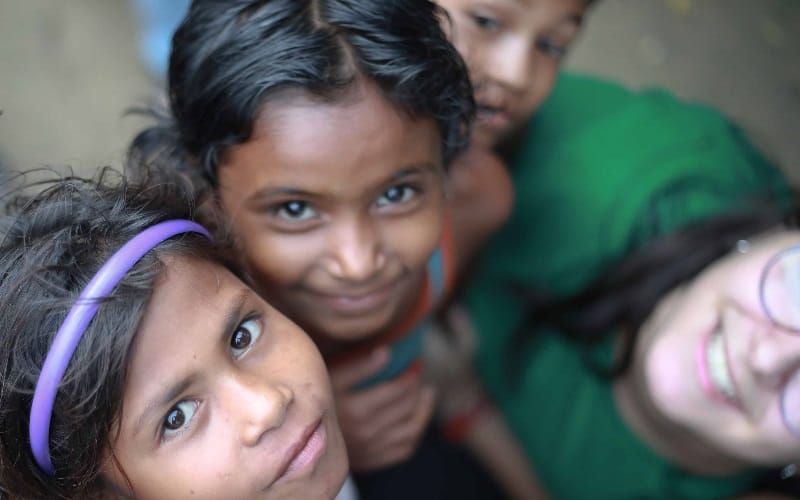 lucknow youths created robin hood army and feedinng hungry people 