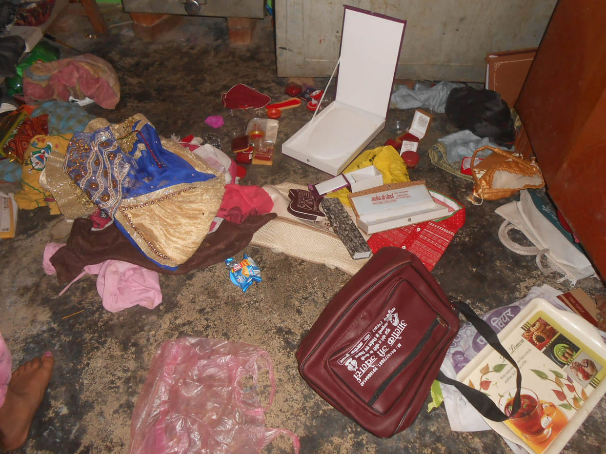 One lakh jewelery theft from bullion shop