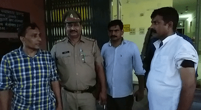 Encounter in shamli, two goons dead in police firing and five police man injured 