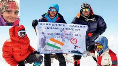 Children going to climb Himalayas