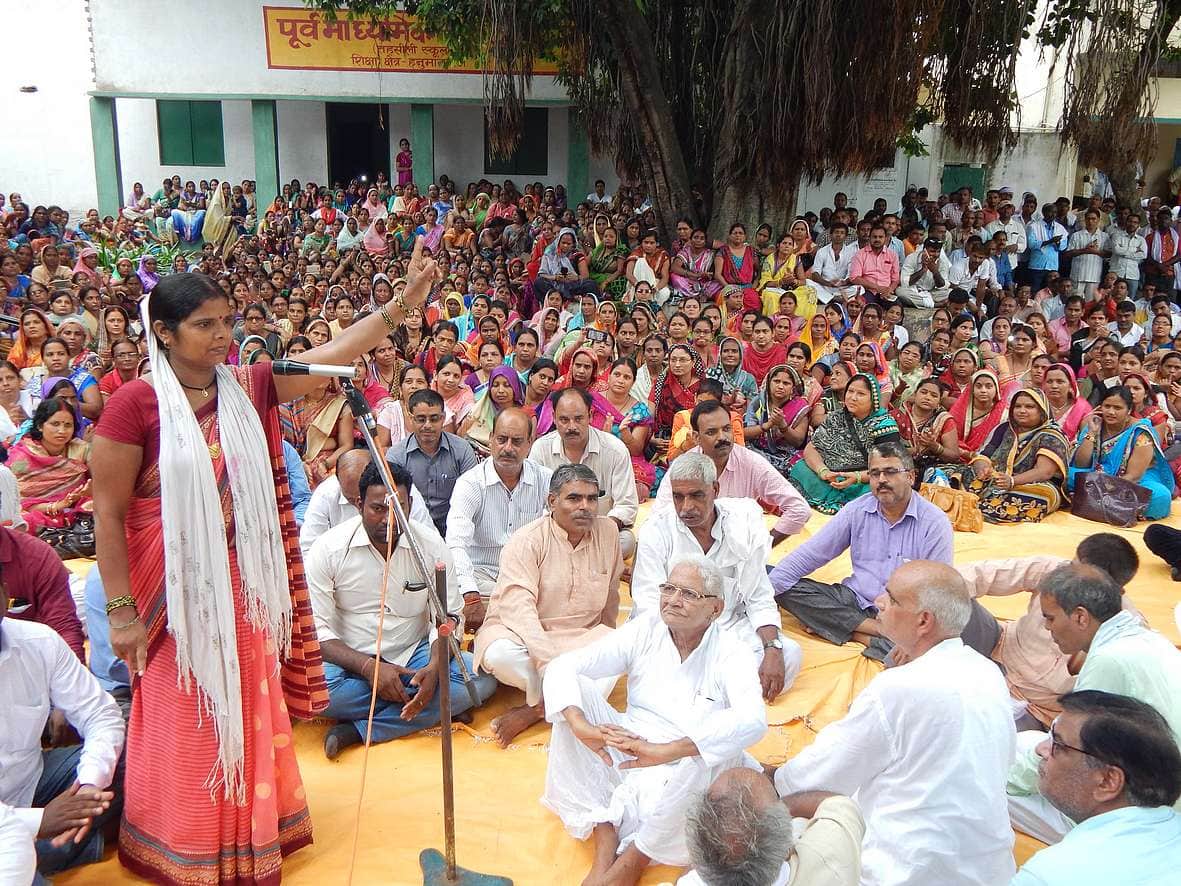Shiksha Mitra will become Muslims if government do not accept the demands