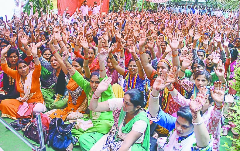 Education students make education officers and employees hostage