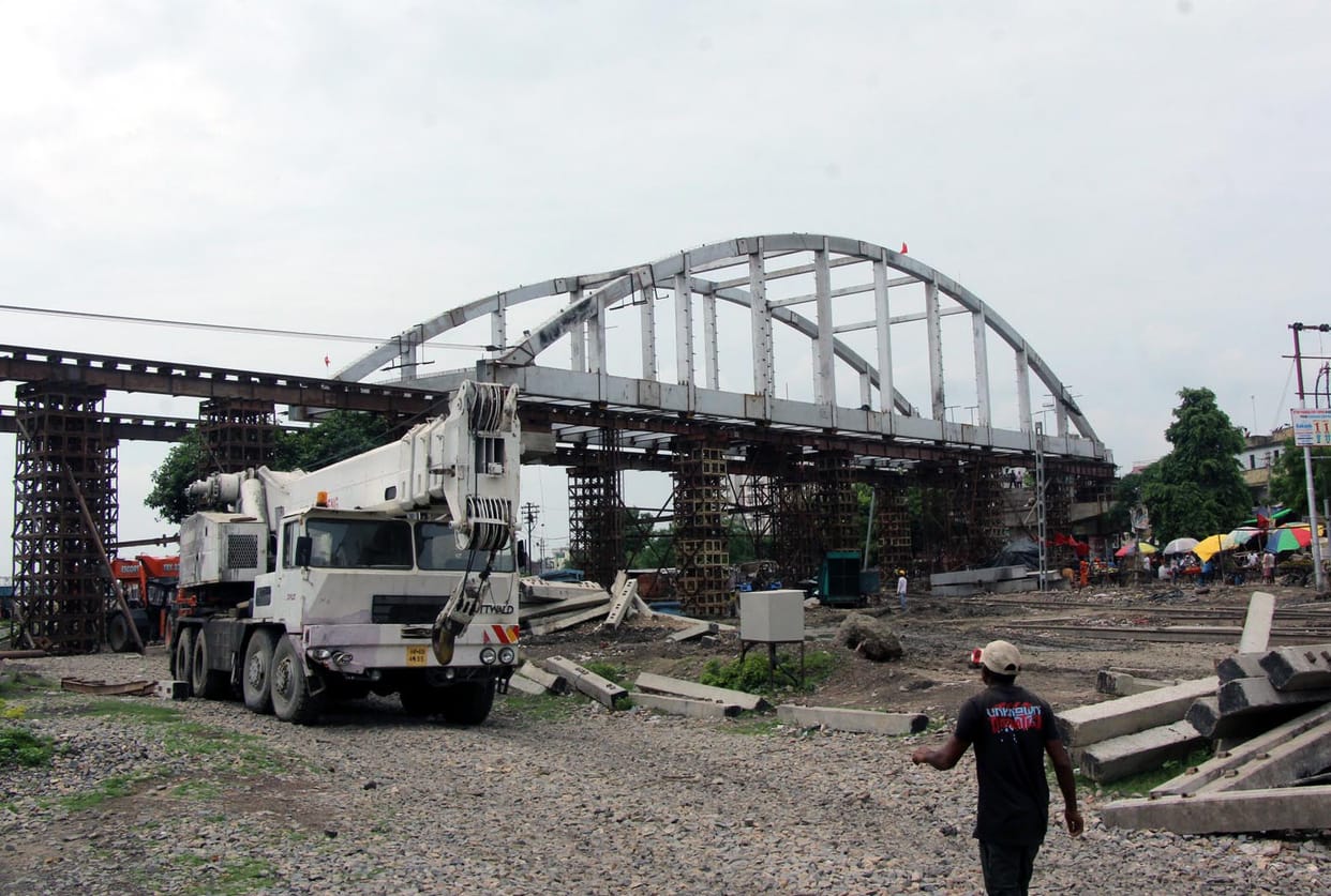 Varanasi bridge built by indigenous technology, can also pass the tank