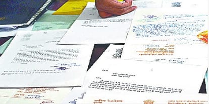Called the officers from the PMO office, police arrested