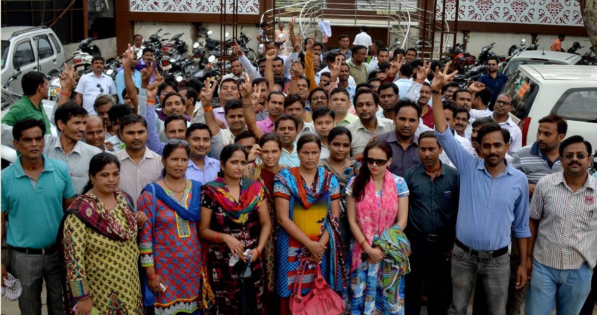 टीईटी अभ्यर्थियों का धरना प्रदर्शन, ज्ञापन सौंपा