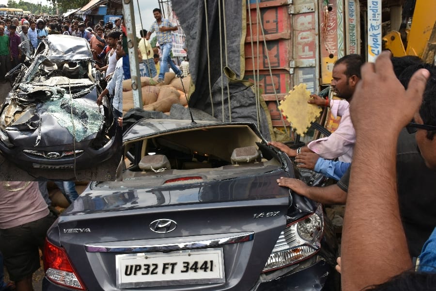 man saved by people in an accident in Lucknow.