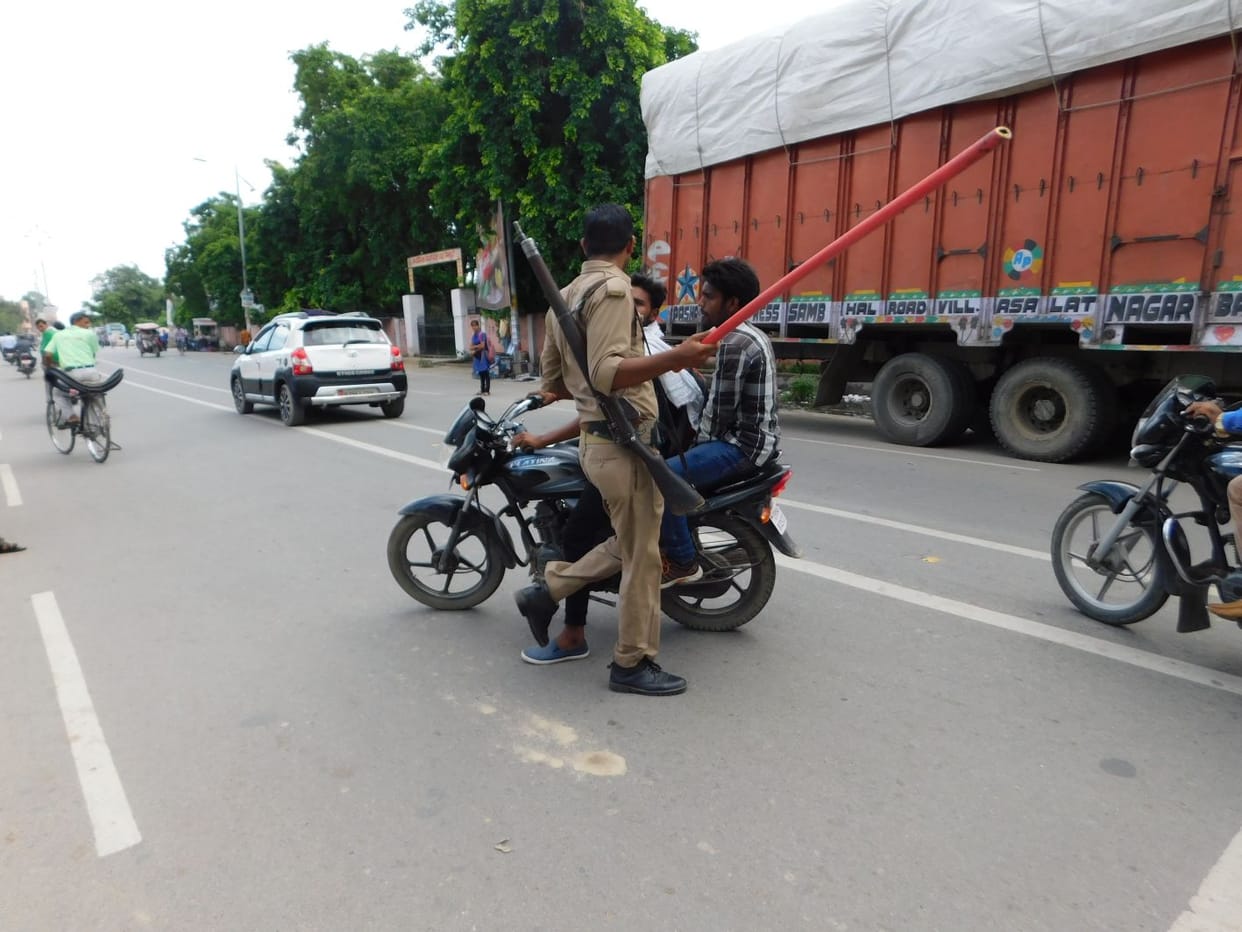 नियम तोड़ने वाले वाहन चालकों पर कार्रवाई