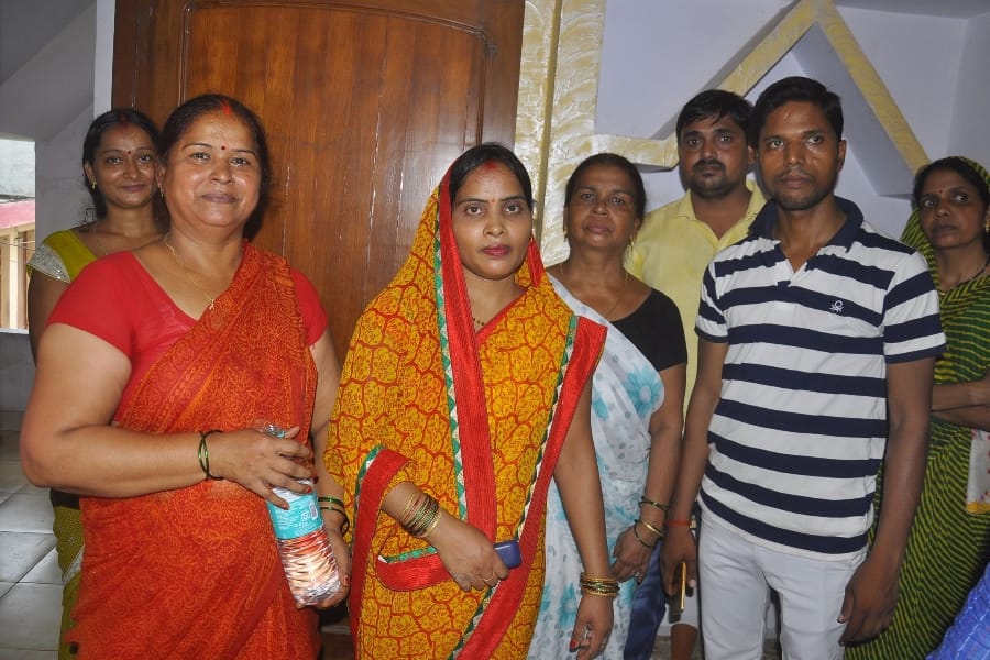 amit shah takes lunch at BJP workers home.