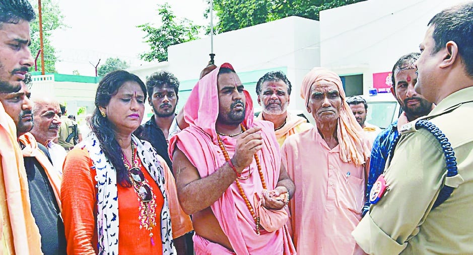 protest in ssp office, aashram property