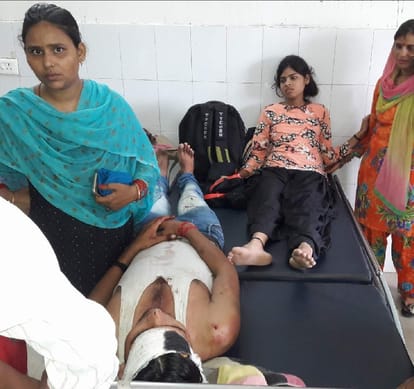 thirteen people injured in auto accident at kotdwar