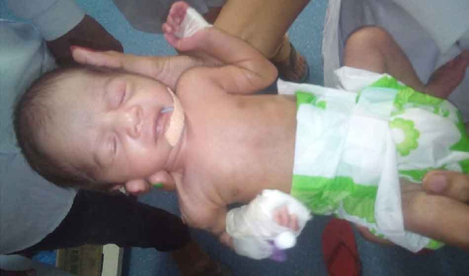 mother left newly born girl baby in noida hospital