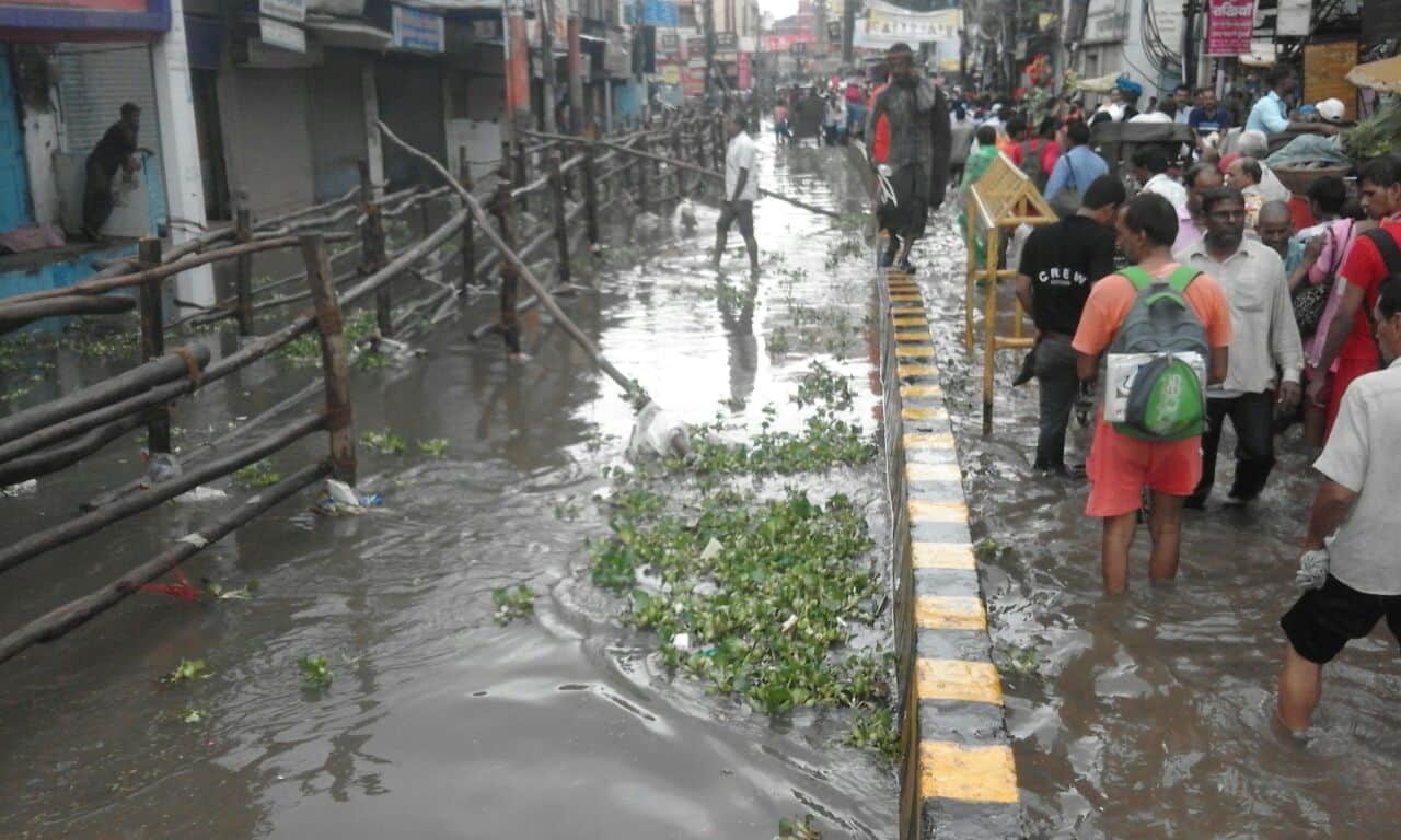 Heavy rain in Varanasi, the water on each side is water
