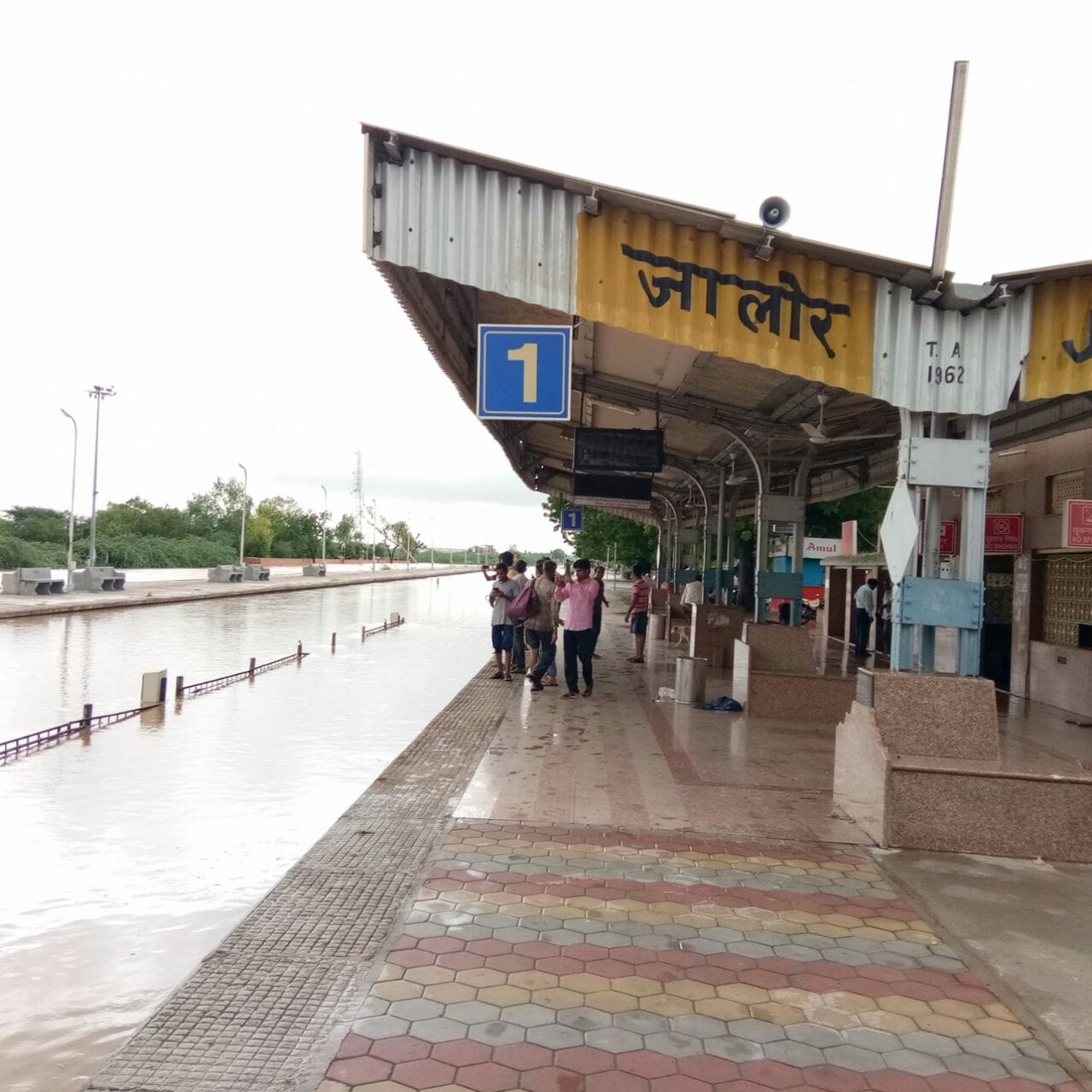 army started rescue operations in flood affected jalore district 