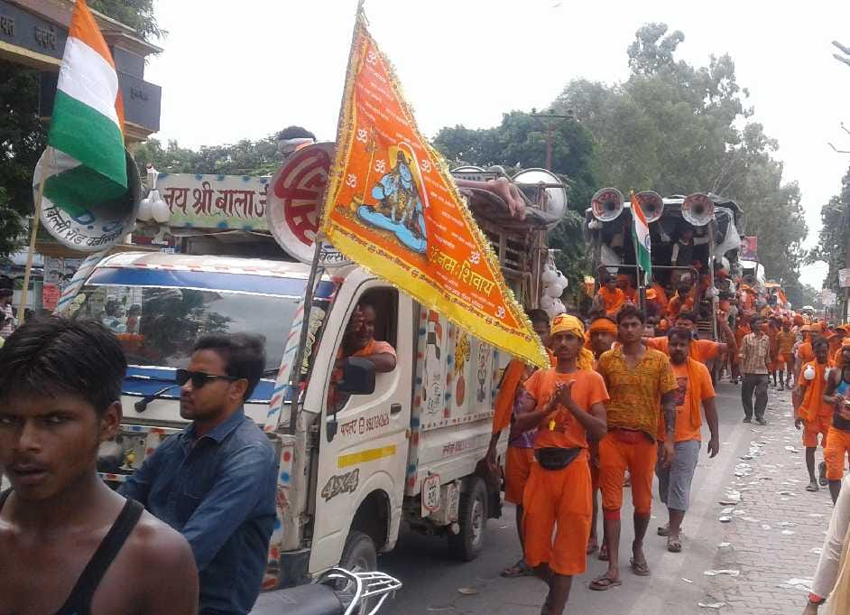 Rangava Highway in saffron color with the tricolor, echo of every every Mahdev