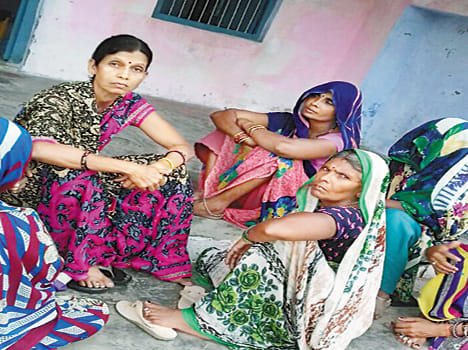 Farmer's death by falling from the roof of the house