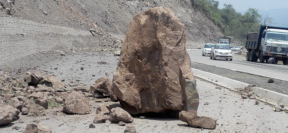 solan parwanoo four lane construction work leads to landsliding from hills and mountains