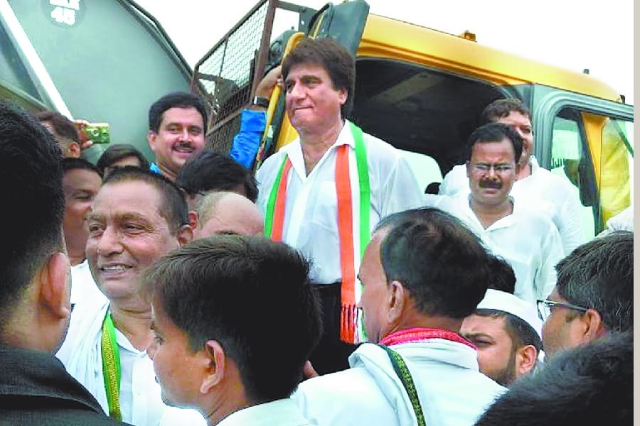 raj babbar stops the construction of national highway in ambedkarnagar.