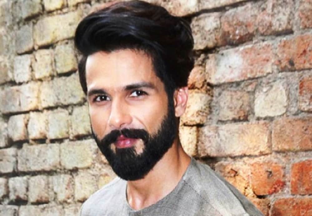 shahid kapoor returns from goa, not take part in ishaan khattar film premiere