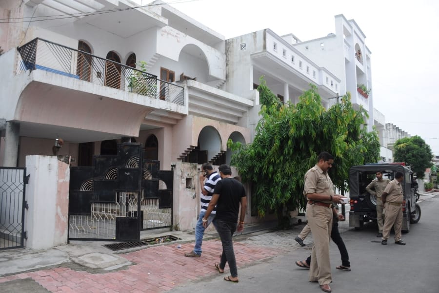  two members of former MP kamala peasad's family commit suicide.