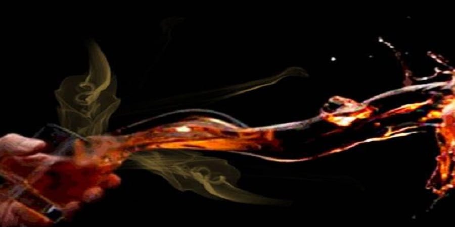 Witness eyewitness throws acid on father