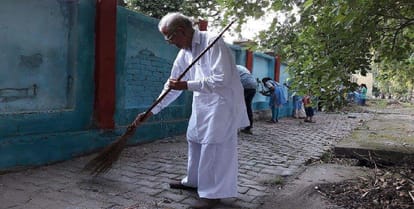 Before Prime Minister Modi, salute this young person fighting against corruption