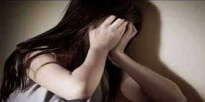 Efforts to misbehave with alcohol by drinking intoxicants, ran away when unconscious