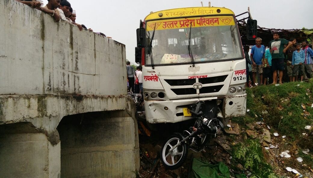 Bus accident in nigohan in Lucknow.