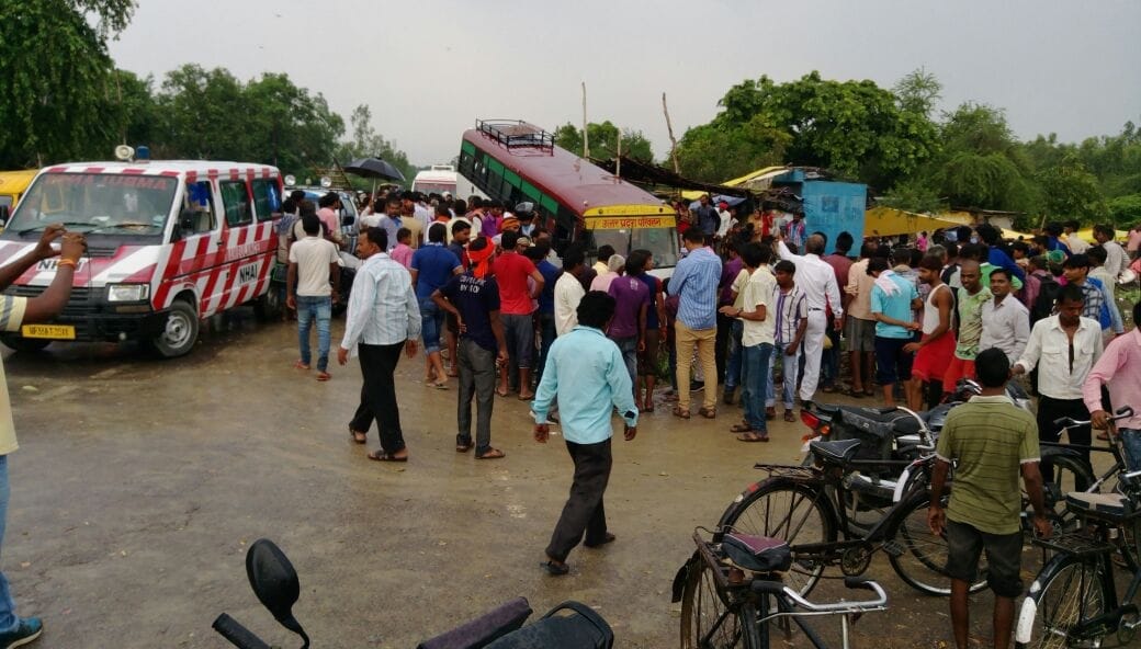 Bus accident in nigohan in Lucknow.