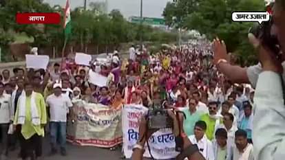 Shiksha mitra peace march in agra and mathura against sc verdict 