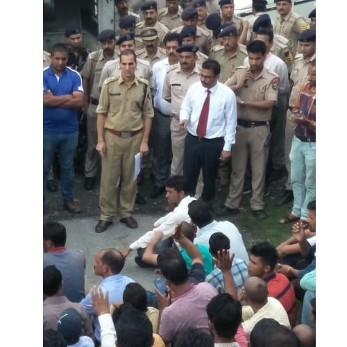 Himachal Chamba Mob throw stones on ADM ASP ad SHO