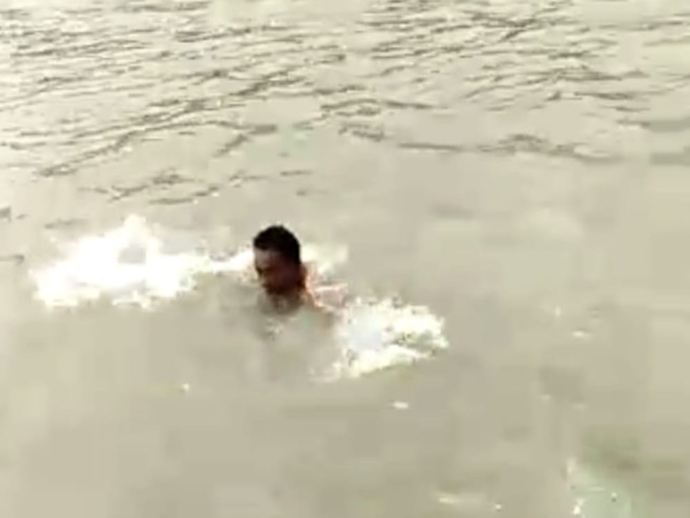 Dhoti saved dying old man in Ganga river shocking story