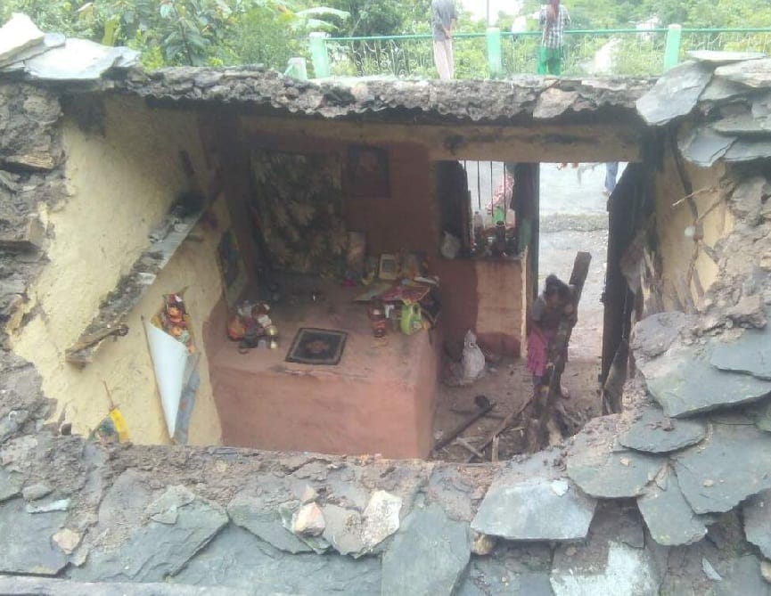 two house collapse in karanprayag due to heavy rain