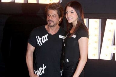 sharukh khan and anshka sharma in varanasi today for jab harry met sejal