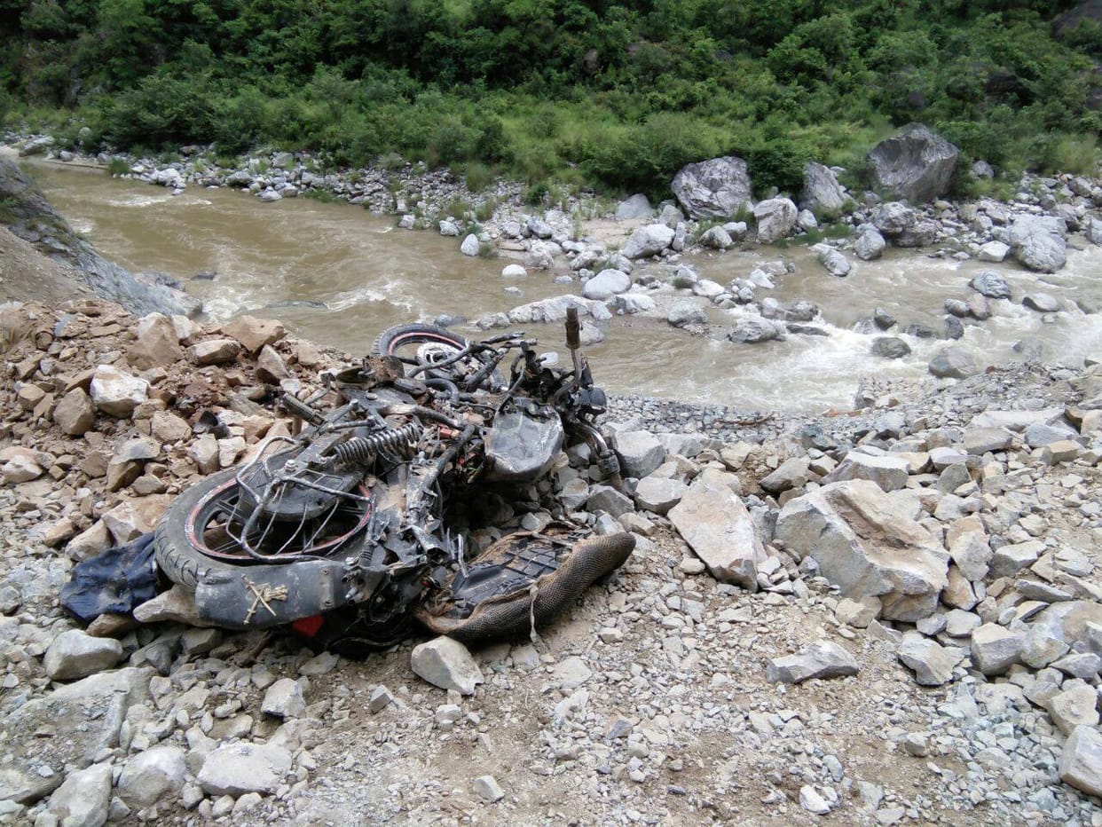 landslide kills two youth in nainital